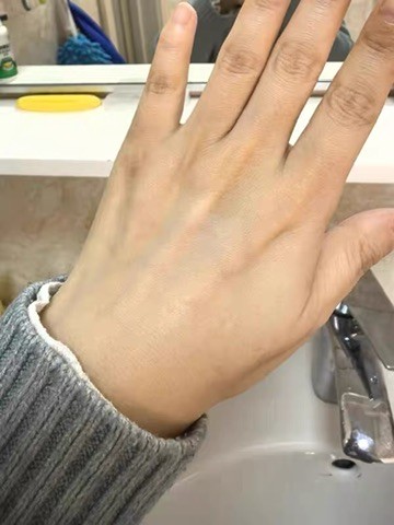 边美肤边养肤，这款精华养肤素颜霜焊住你全天水润透亮好气色