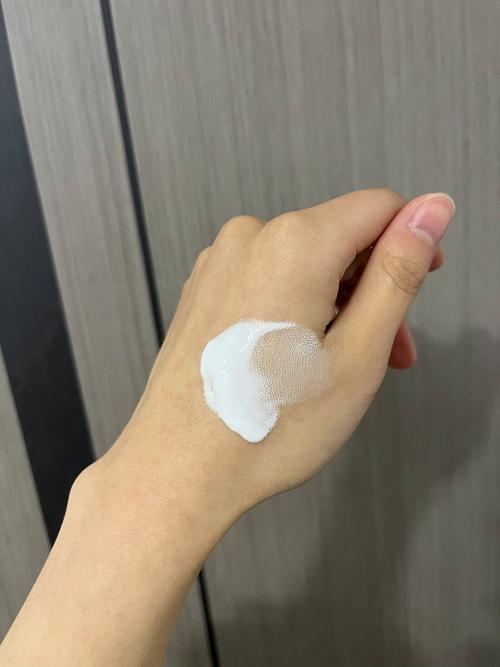 怕底妆太厚重？丝芙菲素颜霜给你零负担体验