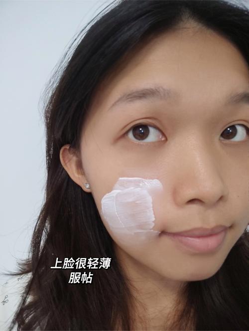 本来抱着试试的心态买的丝芙菲精华素颜霜结果直接惊艳了